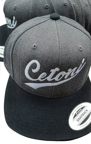 Snapback Cap - Cetoni Motorsport Grau Weiß / Unisex Caps